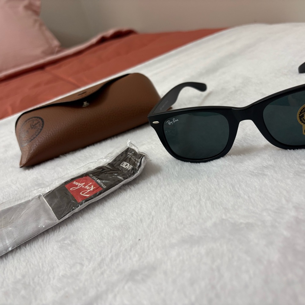 Ray-Ban Classic Black Sunglasses with Brown Case